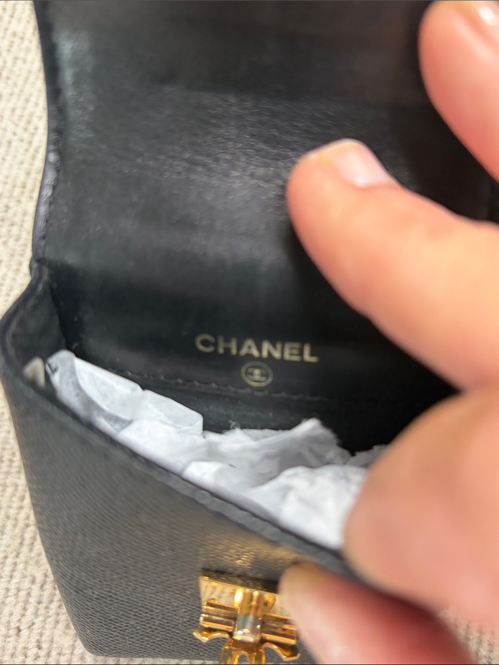 CHANEL Black Caviar Leather Card & Key Holder with Gold CC - Picture 3 of 10